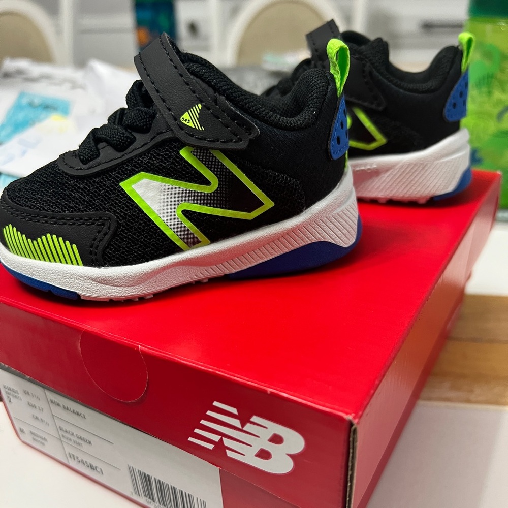 NWT New Balance INFANT shoe - size 2